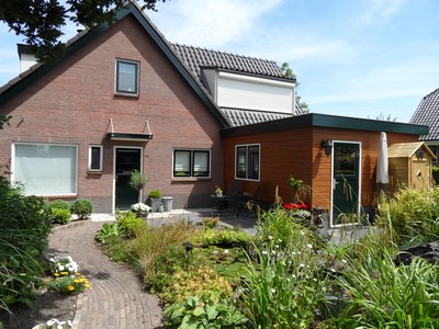 Aanbouw, opbouw en schuur te Hoogmade